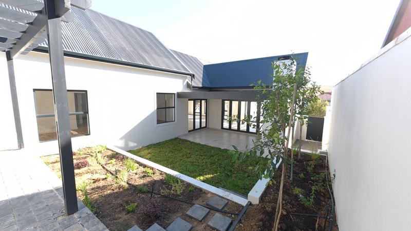 4 Bedroom Property for Sale in Mount Royal Golf Estate Western Cape